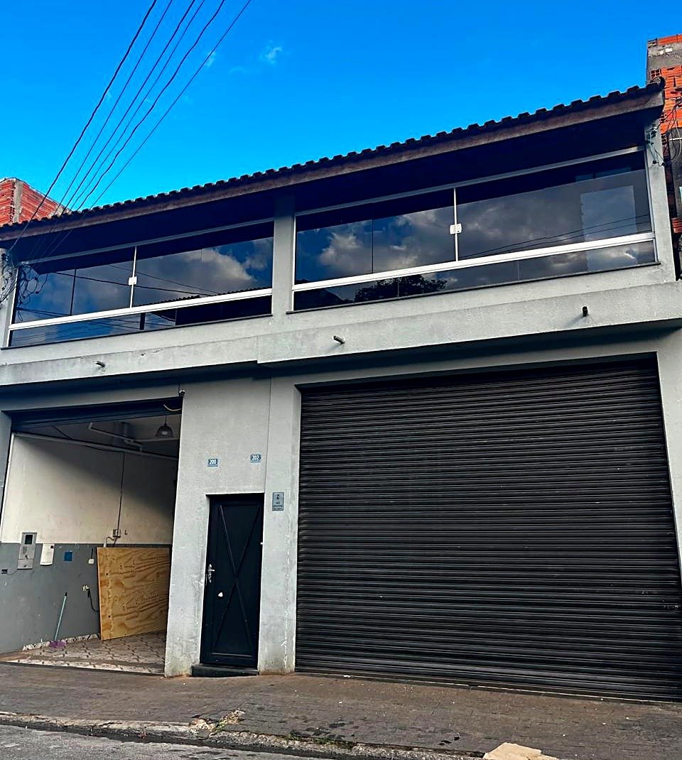 Fachada da fábrica da RCA Transformações em Guarulhos, SP